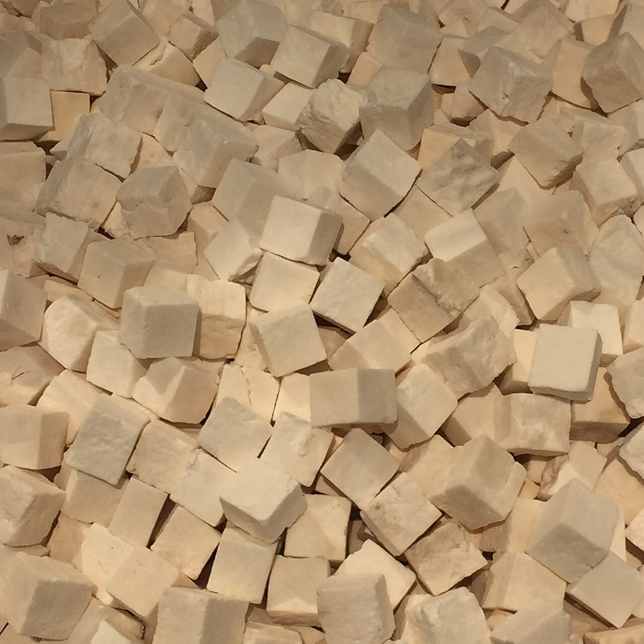 茯苓切块与批次整理场景